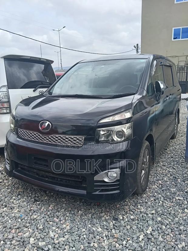 Toyota Voxy 2010 Black