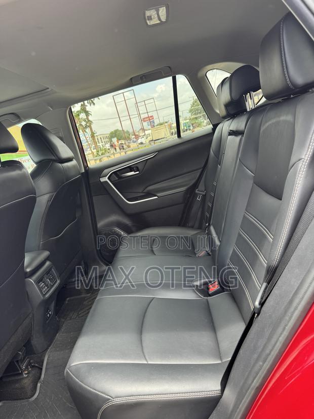 Toyota RAV4 2019 Red