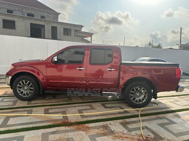 Nissan Frontier PRO-4X 4x4 Crew Cab 4.75 ft. box 125.9 in. WB 2013 Red