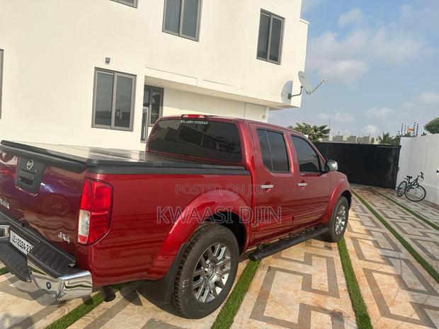 Nissan Frontier PRO-4X 4x4 Crew Cab 4.75 ft. box 125.9 in. WB 2013 Red