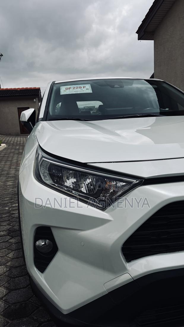 Toyota RAV4 XLE FWD 2023 White