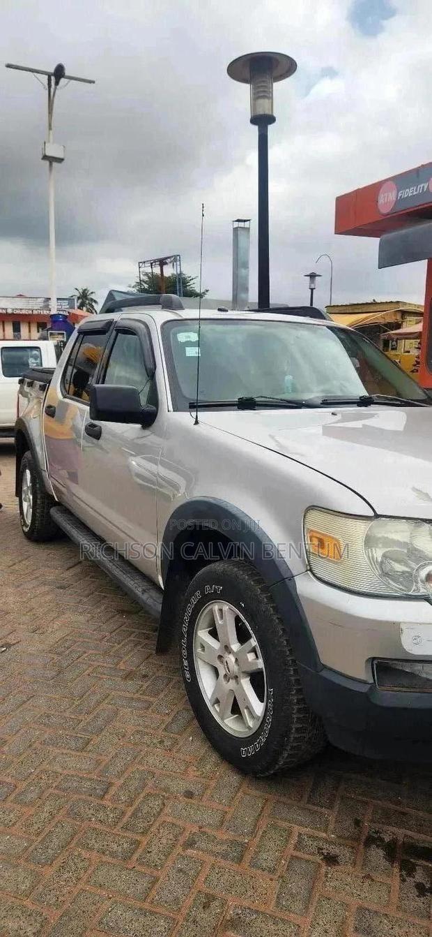 Ford Explorer Sport Trac 2009 Gray