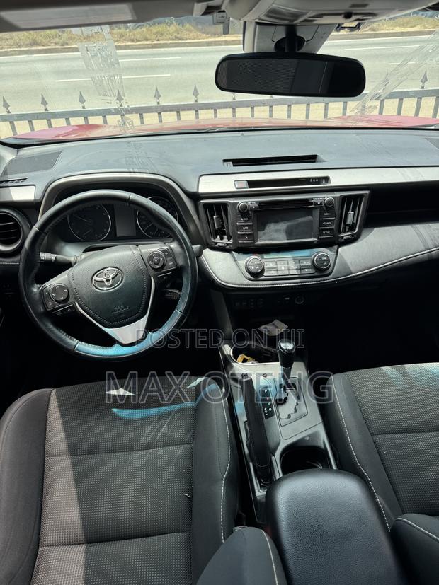 Toyota RAV4 XLE AWD (2.5L 4cyl 6A) 2017 Red