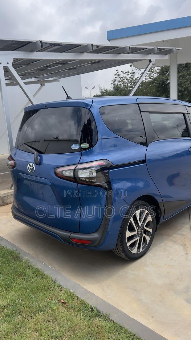 Toyota Sienta 1.5 AWD 2016 Blue