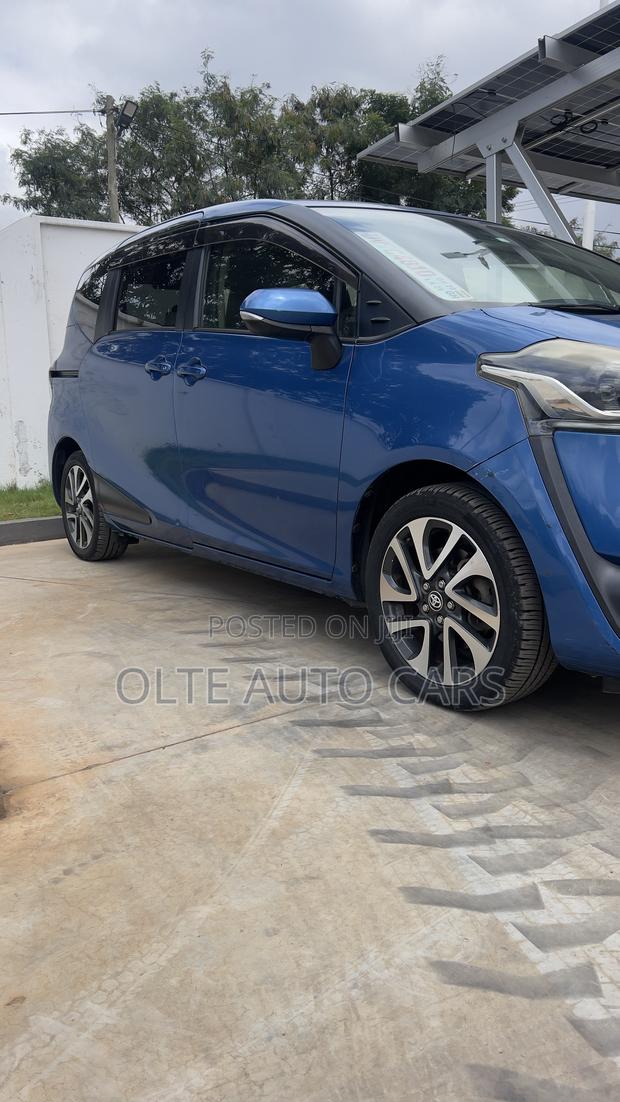 Toyota Sienta 1.5 AWD 2016 Blue