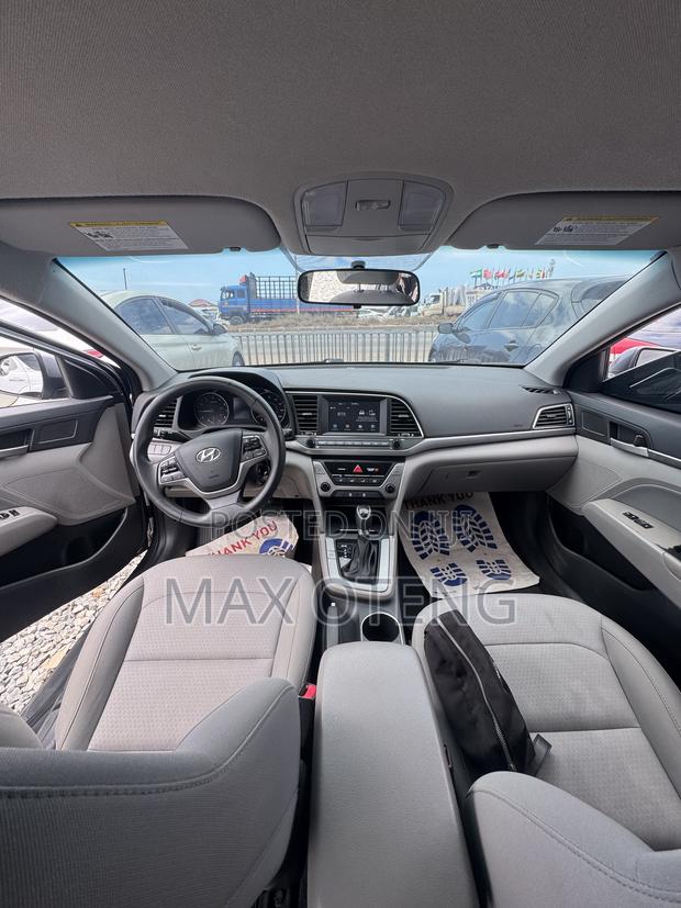 Hyundai Elantra 2017 Silver