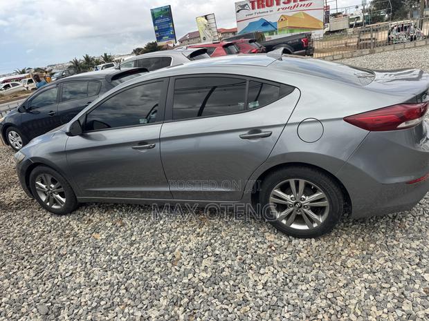 Hyundai Elantra 2017 Silver