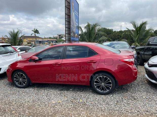 Toyota Corolla 2015 Red