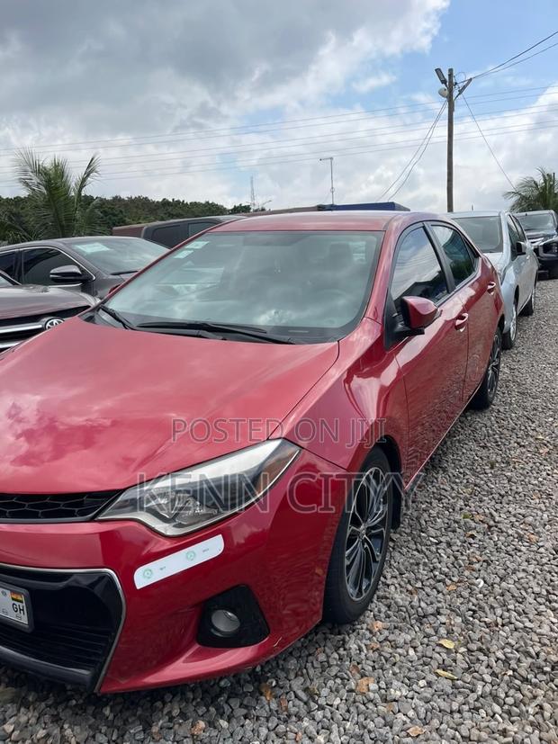 Toyota Corolla 2015 Red