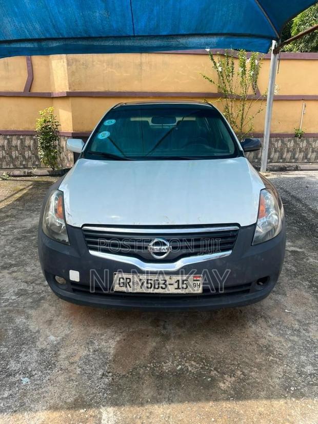 Nissan Altima 2010 White