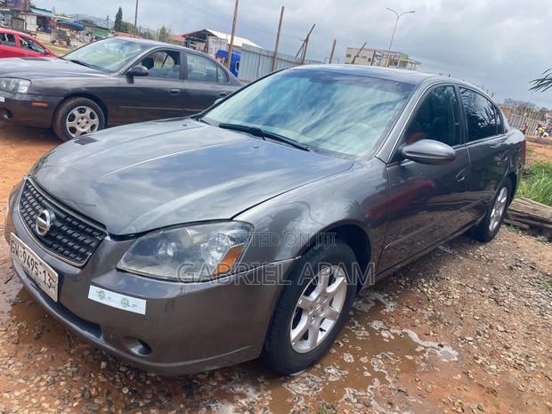 Nissan Altima 2005 Gray