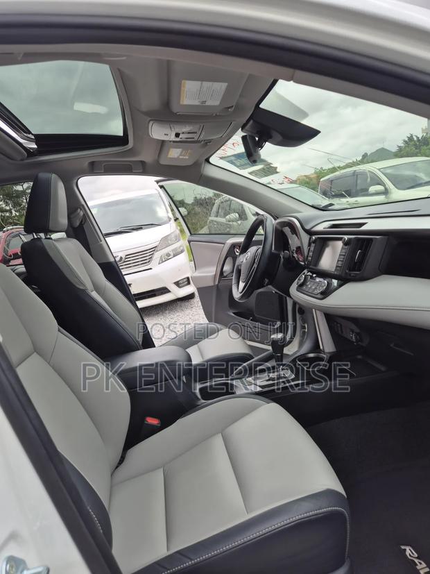 Toyota RAV4 2018 White
