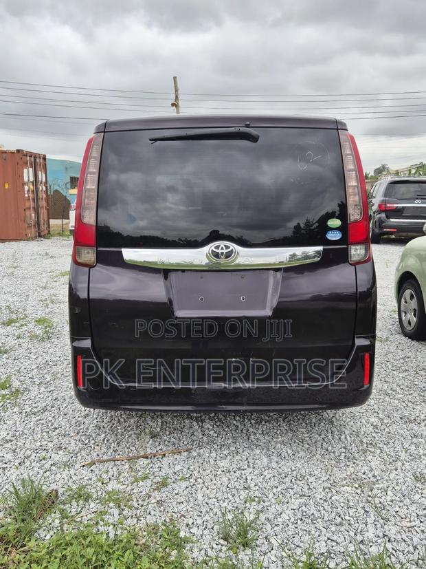 Toyota Noah 2015 Brown