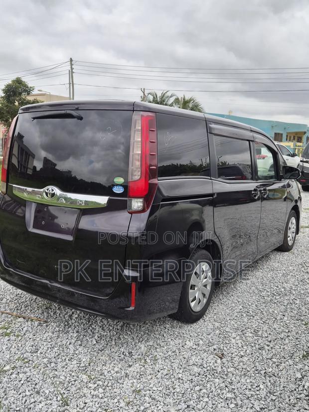 Toyota Noah 2015 Brown