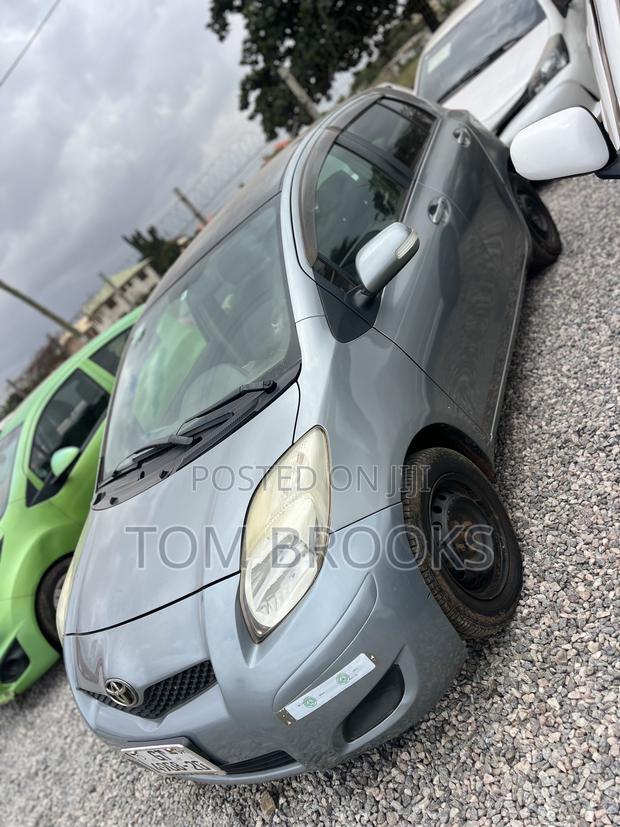 Toyota Vitz 2010 Gray