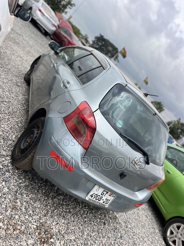 Toyota Vitz 2010 Gray