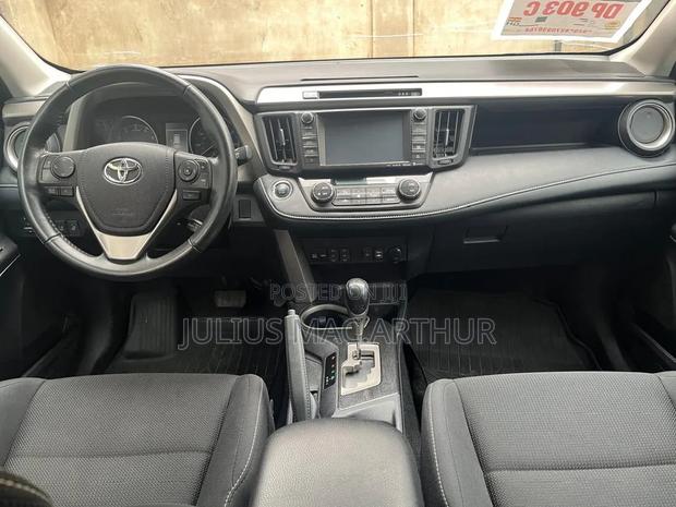 Toyota RAV4 Adventure 4dr SUV AWD (2.5L 4cyl 6A) 2018 Silver