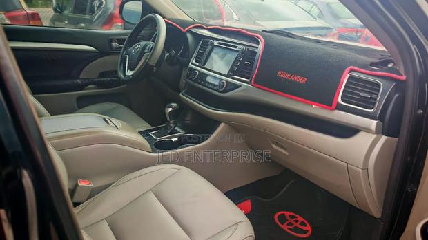 Toyota Highlander XLE V6 4x4 (3.5L 6cyl 6A) 2016 Black