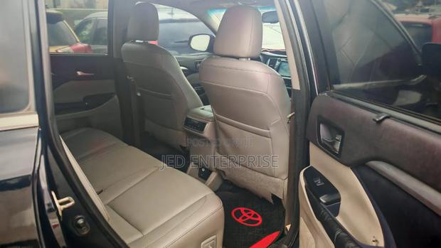 Toyota Highlander XLE V6 4x4 (3.5L 6cyl 6A) 2016 Black