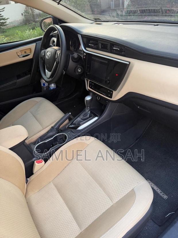 Toyota Corolla LE Eco (1.8L 4cyl 2A) 2018 Gray