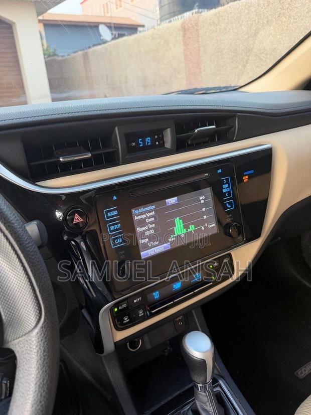 Toyota Corolla LE Eco (1.8L 4cyl 2A) 2018 Gray
