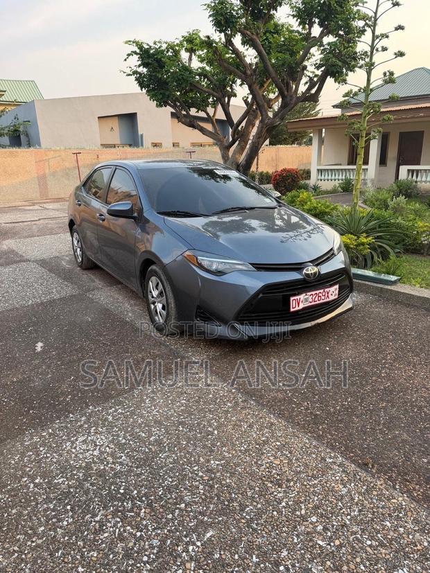 Toyota Corolla LE Eco (1.8L 4cyl 2A) 2018 Gray