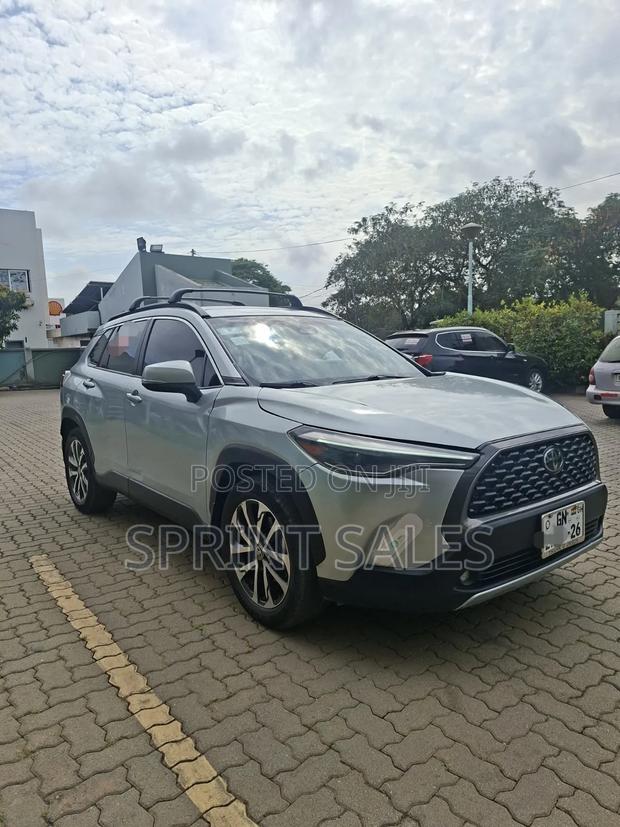 Toyota Corolla Cross XLE 2023 Gray