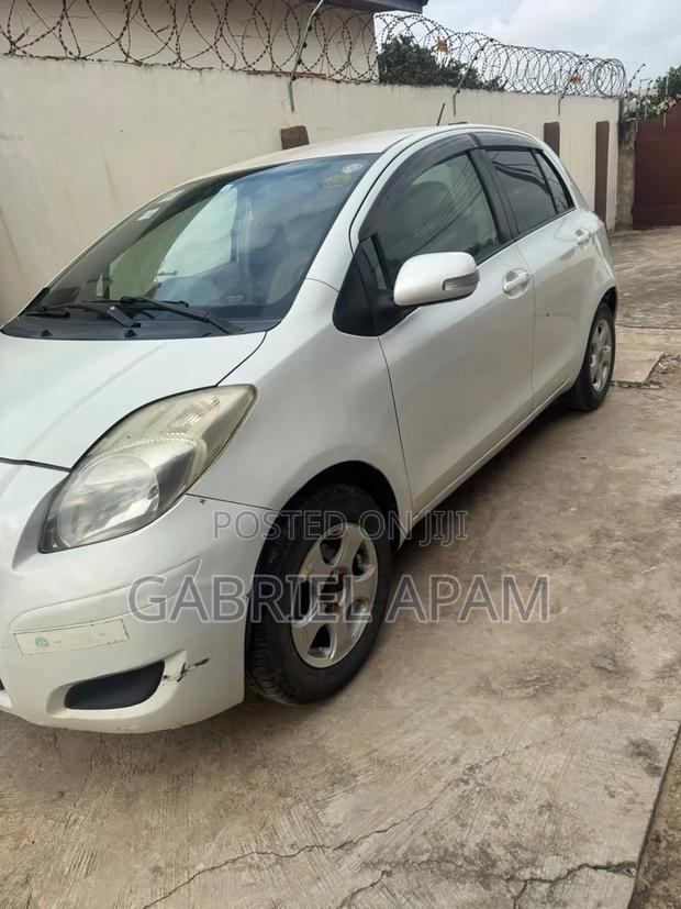 Toyota Vitz 2010 White