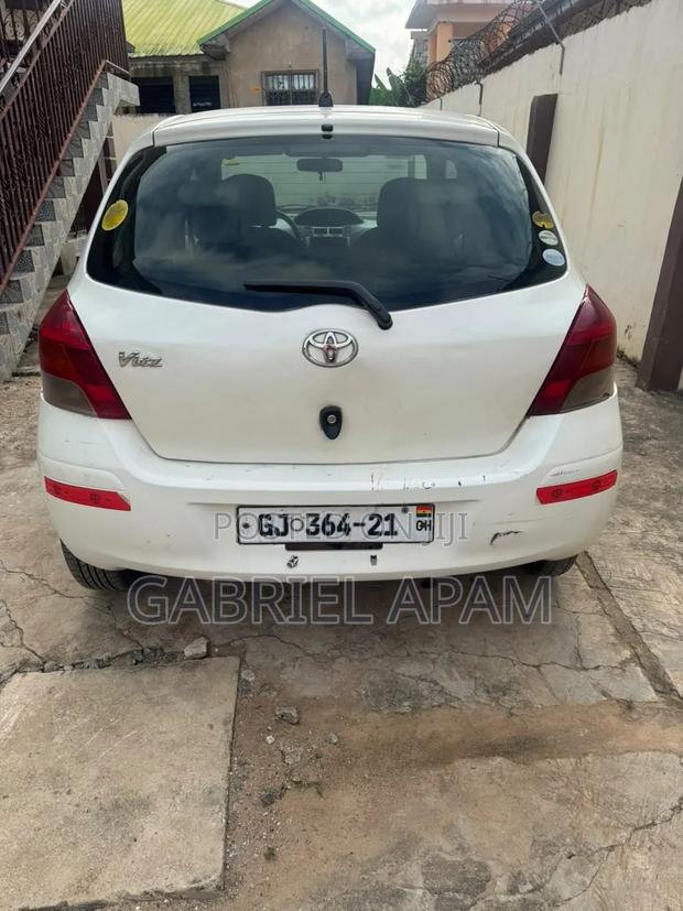 Toyota Vitz 2010 White