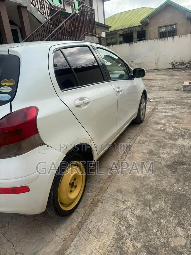 Toyota Vitz 2010 White