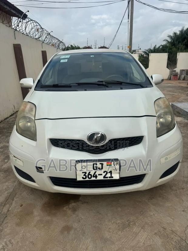 Toyota Vitz 2010 White
