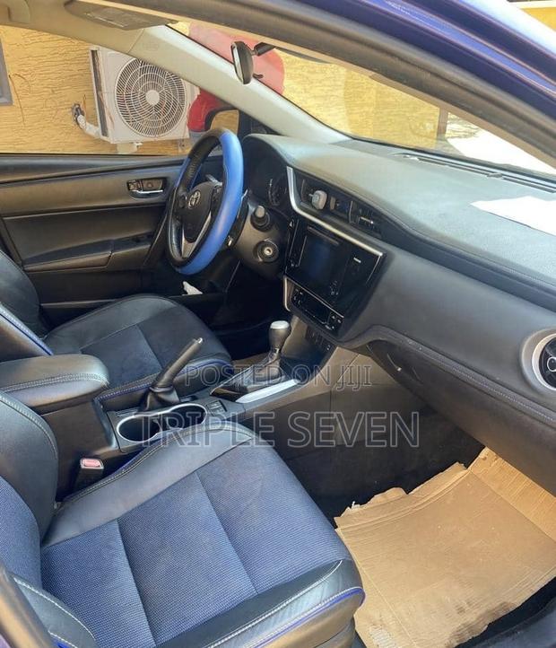 Toyota Corolla SE 4dr Sedan (1.8L 4cyl Manual) 2017 Blue