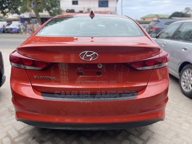Hyundai Elantra Limited Sedan FWD (2.0L 4cyl 6A) 2017 Orange