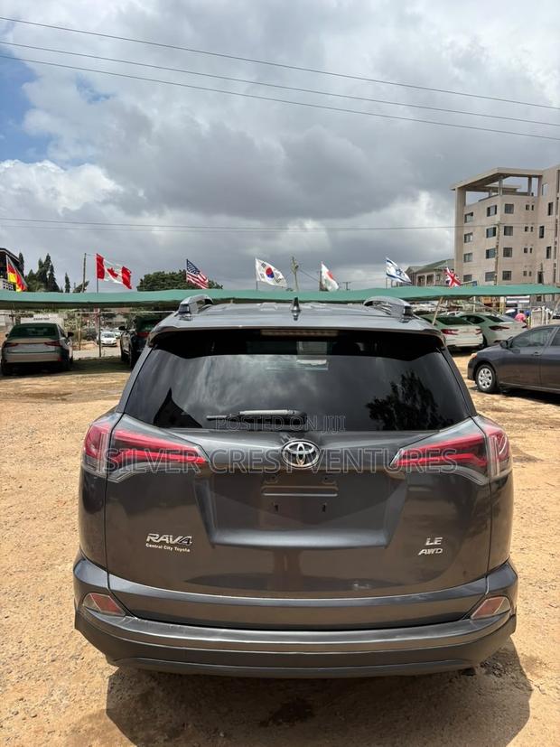 Toyota RAV4 LE AWD (2.5L 4cyl 6A) 2017 Gray