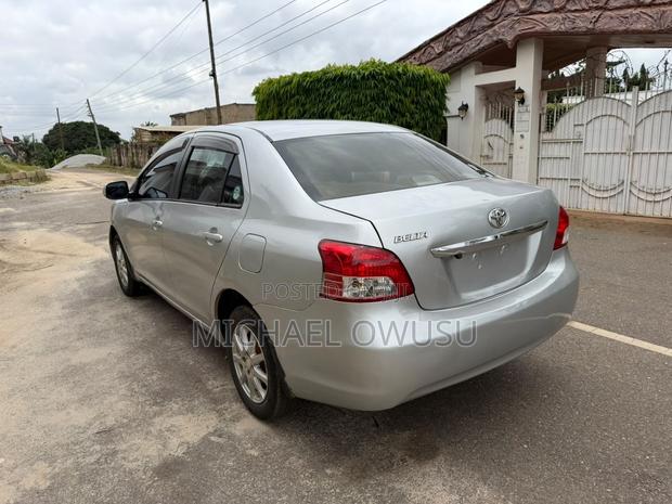 Toyota Belta 2010 Silver