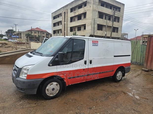 Ford E-350 2011 White