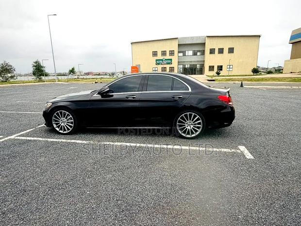 Mercedes-Benz C300 2016 Black