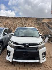 Toyota Voxy 2015 White for sale