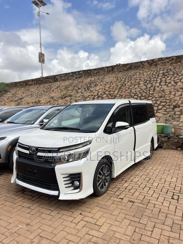 Toyota Voxy 2015 White