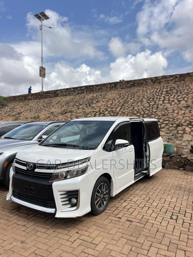 Toyota Voxy 2015 White