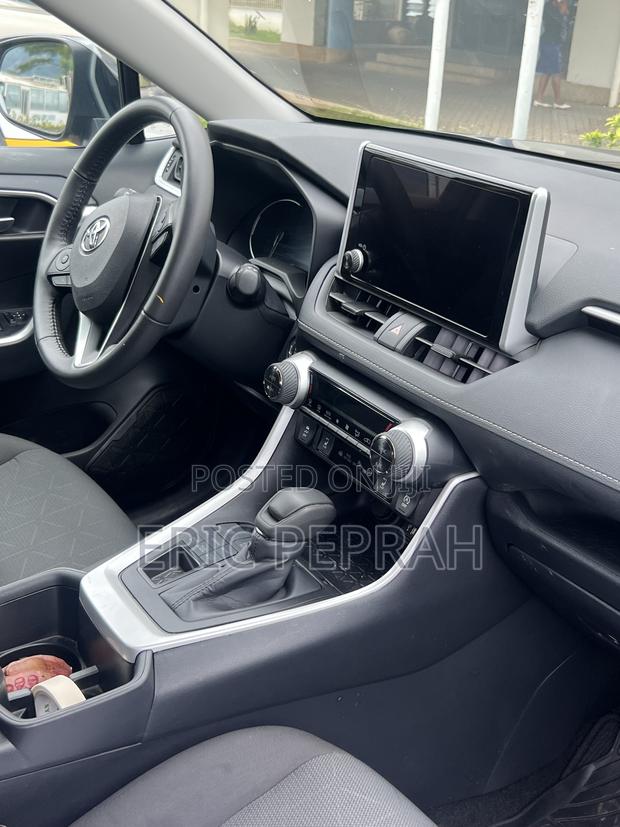 Toyota RAV4 XLE 2025 Gray