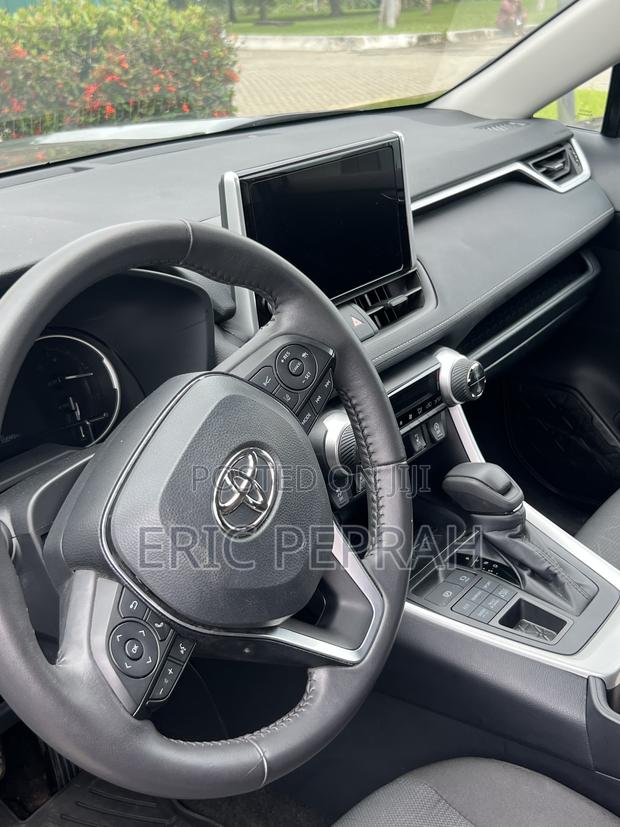 Toyota RAV4 XLE 2025 Gray