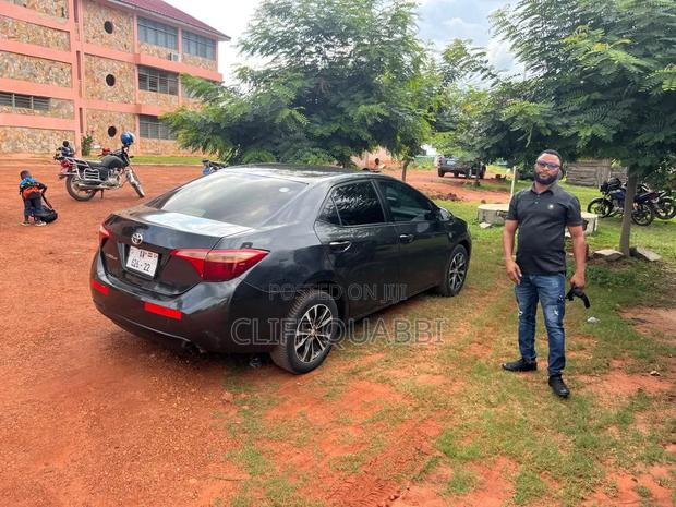 Toyota Corolla 2016 Black