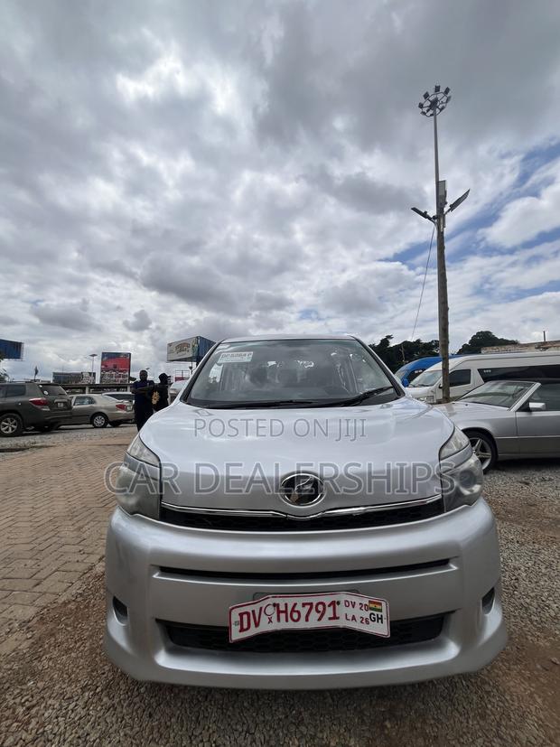 Toyota Voxy 2012 Silver