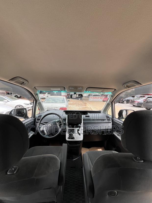 Toyota Voxy 2012 Silver