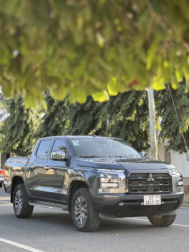 New Mitsubishi L200 2025 Gray