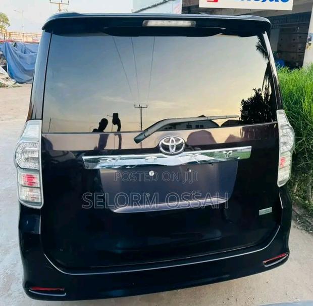 Toyota Voxy 2011 Black
