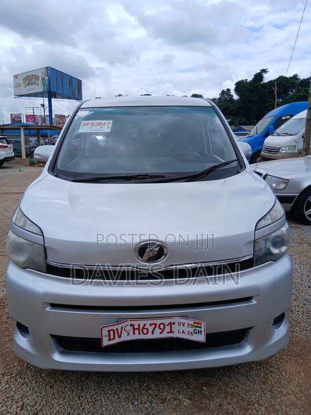 Toyota Voxy 2012 Silver