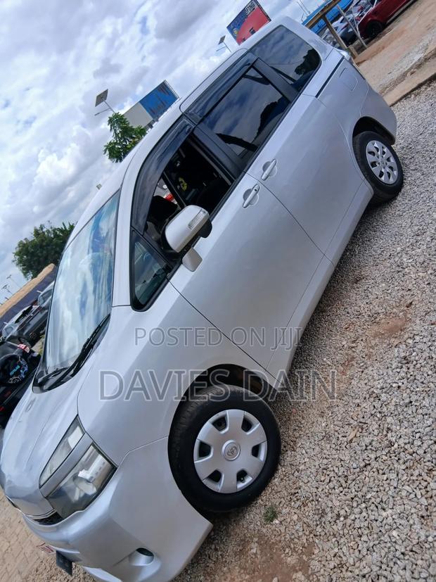 Toyota Voxy 2012 Silver