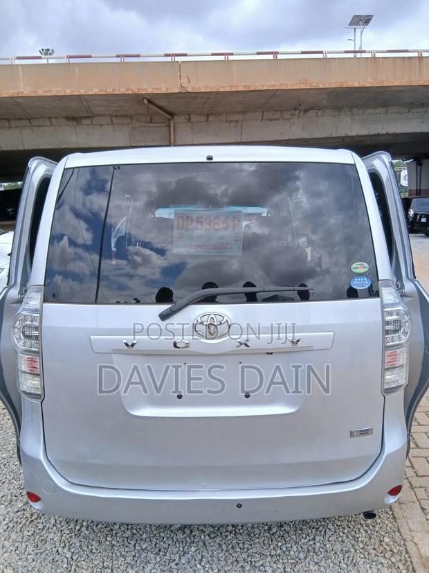 Toyota Voxy 2012 Silver